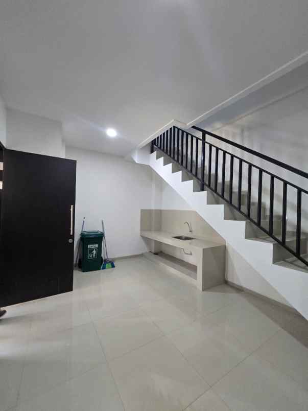 rumah eastern park surabaya masih baru gress