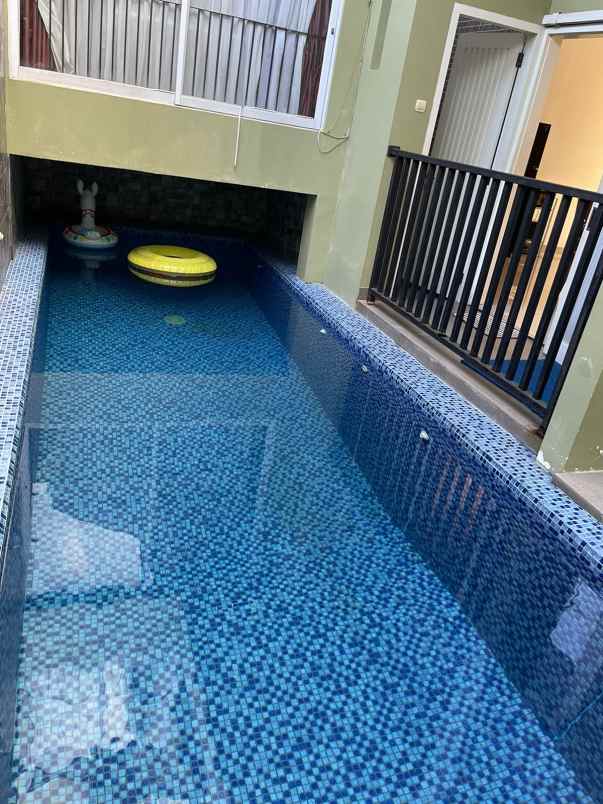 rumah full furnish ada kolam renang