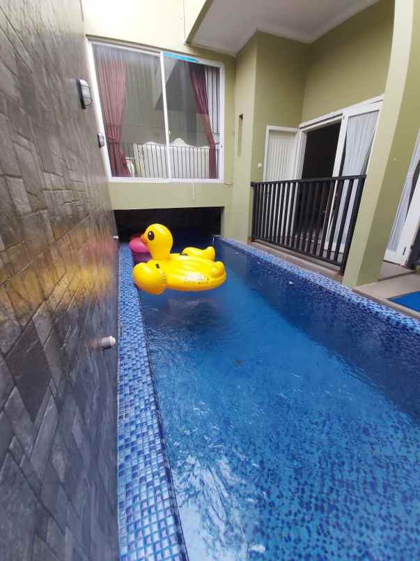 rumah full furnish ada kolam renang