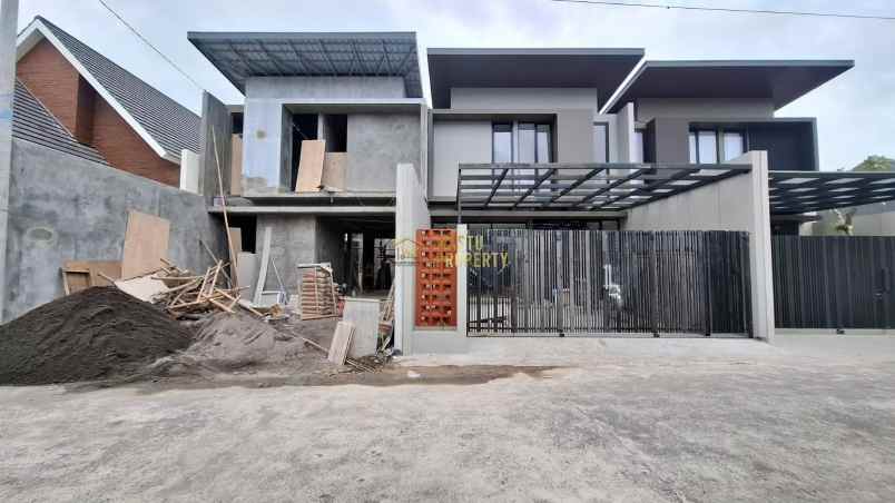 rumah full furnished 2 lantai 7 menit kampus upn jogja