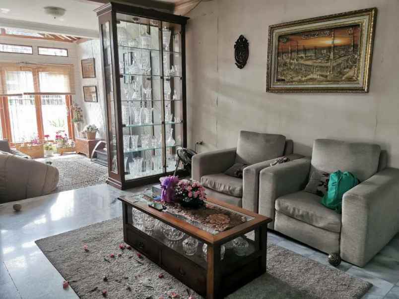 rumah full furnished di komplek rawabambu