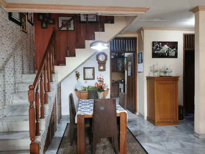 rumah full furnished di komplek rawabambu