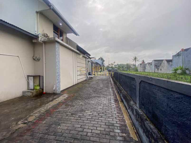 rumah full furnished lokasi jakal km 10