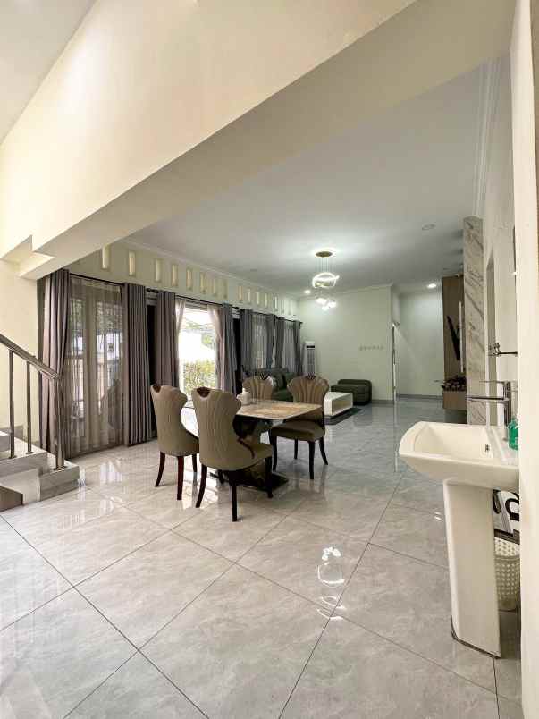 rumah hook 2 lantai strategis di bekasi selatan