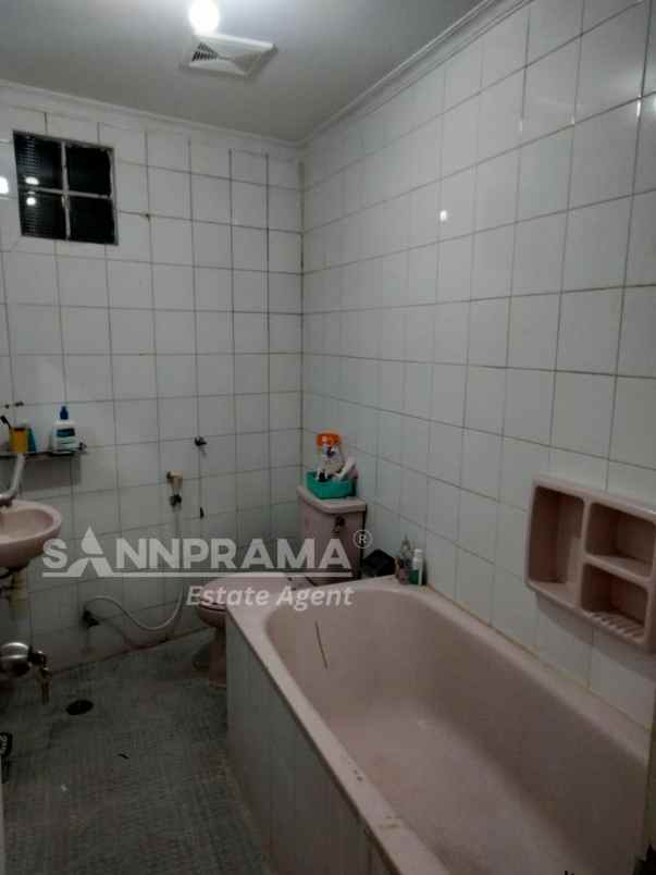 rumah hook ciputat timur dalam cluster mewah ash