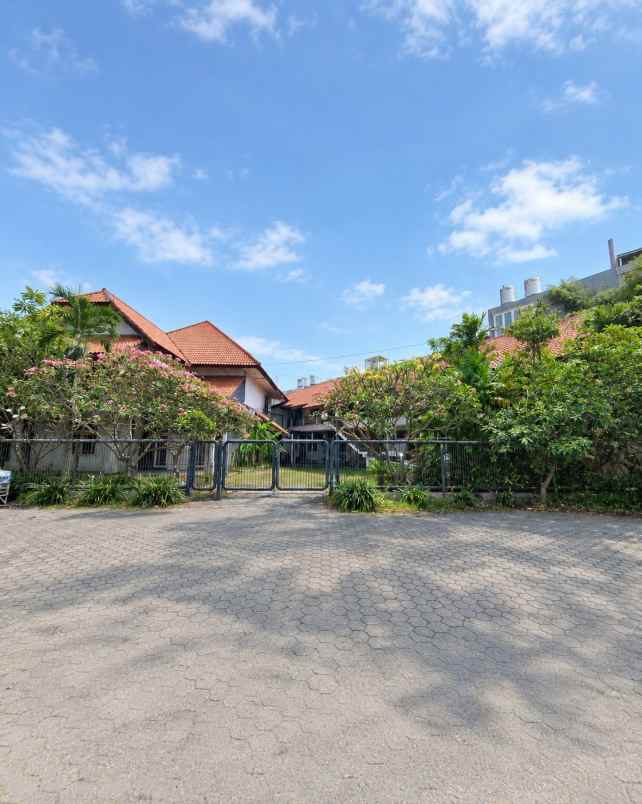 rumah jemursari selatan strategis