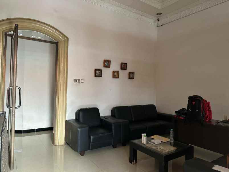 rumah jl besuki perak timur strategis