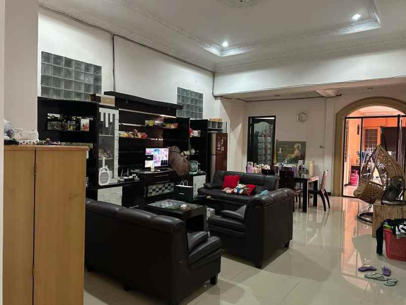 rumah jl besuki perak timur strategis