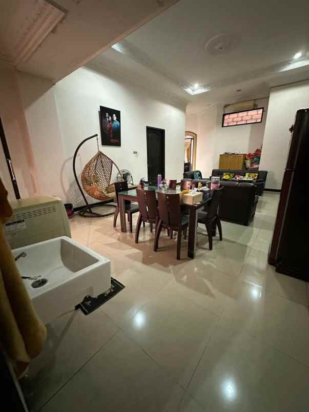 rumah jl besuki perak timur strategis