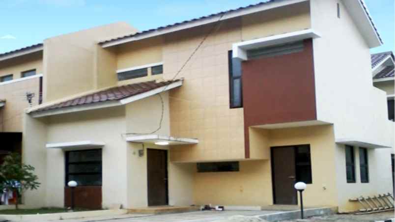 rumah jl komp d golden grogol