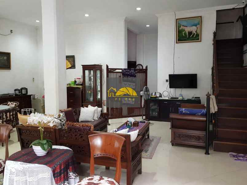 rumah jl pemuda rawamangun kec