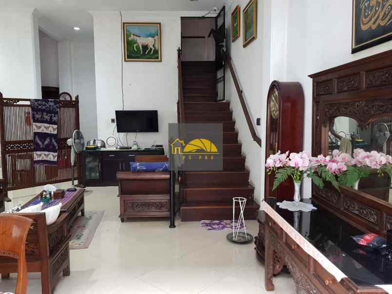 rumah jl pemuda rawamangun kec