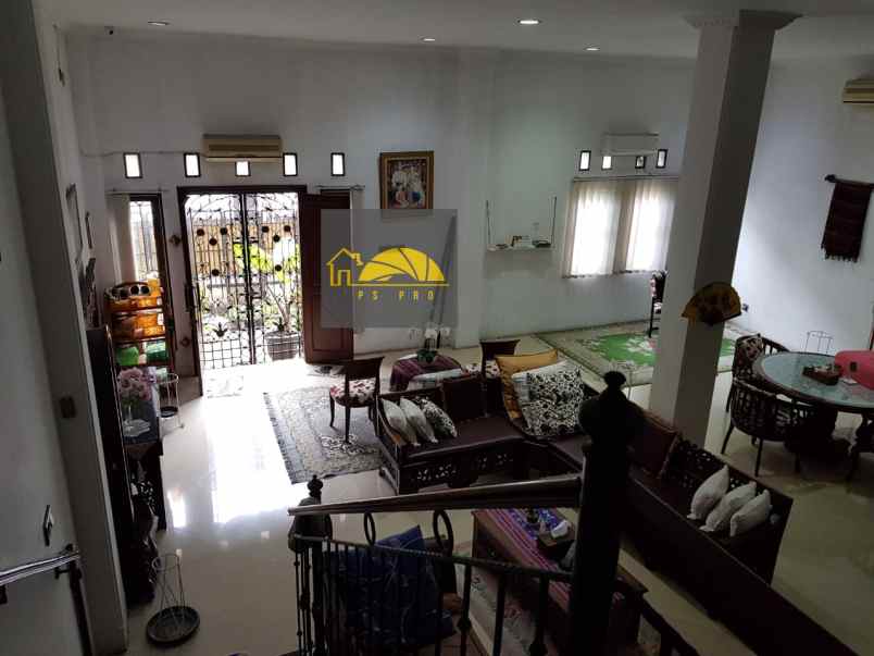 rumah jl pemuda rawamangun kec