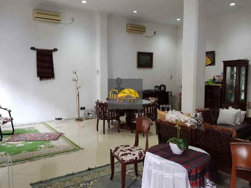 rumah jl pemuda rawamangun kec