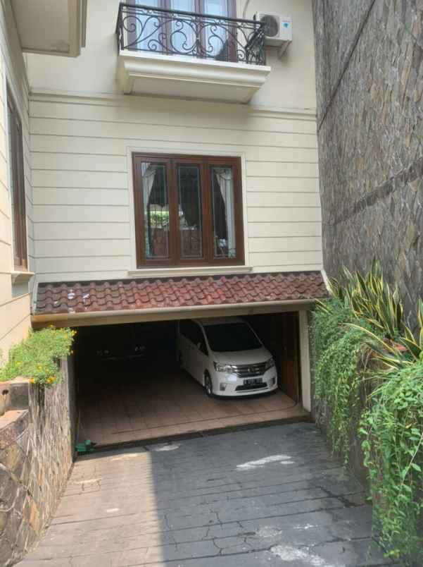 rumah jln cemara kebayoran baru