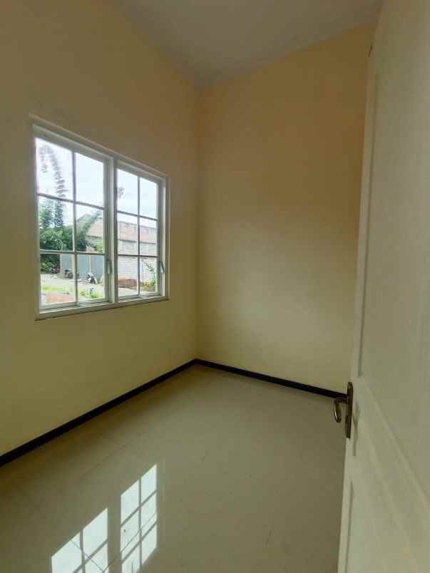 rumah konsep villa modern lokasi di kota malang