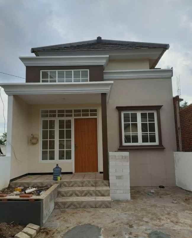 rumah konsep villa modern lokasi di kota malang