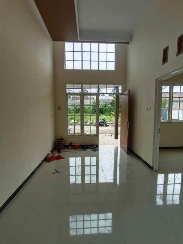 rumah konsep villa modern lokasi di kota malang