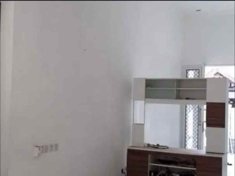 rumah kosong di kutisari indah barat daerah tenggilis