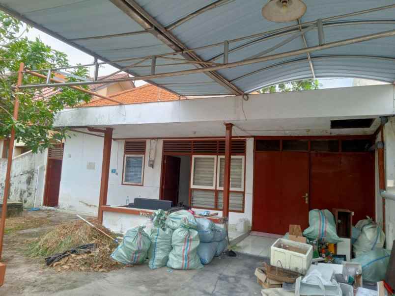 rumah lama manyar airdas hadap timur