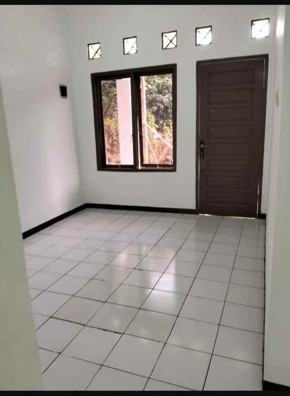 rumah luas siap huni di sariwangi bandung