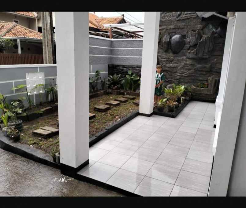 rumah luas siap huni di sariwangi bandung