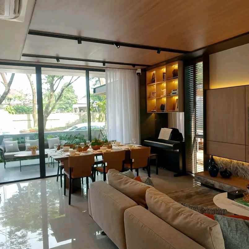 rumah mewah 2 lantai di lippo central karawaci