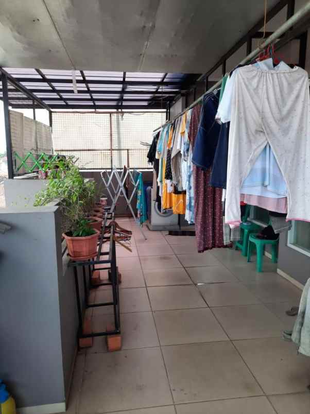 rumah mewah 3 lantai sayap jalan moh toha kota bandung