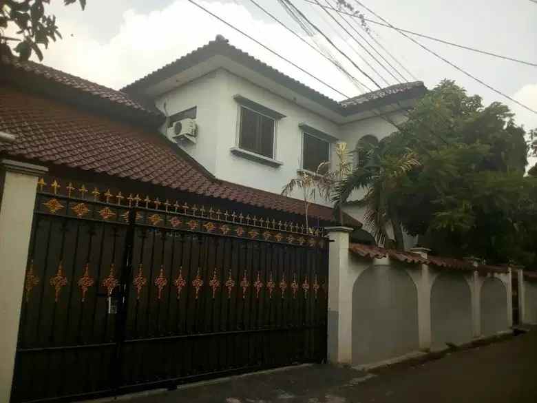 rumah mewah dalam komplek pondok kelapa jakarta timur