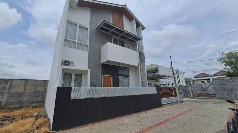 rumah mewah di dalam ring road di pusat kota jogja