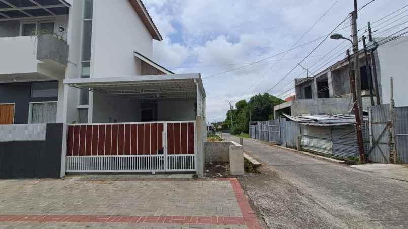 rumah mewah di dalam ring road di pusat kota jogja