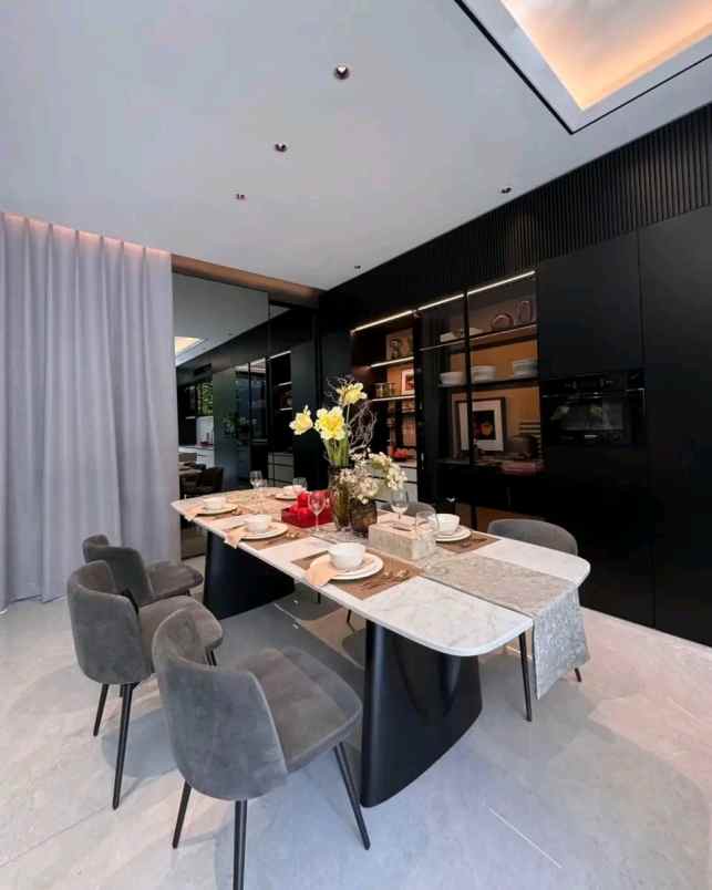 rumah mewah di pusat karawaci