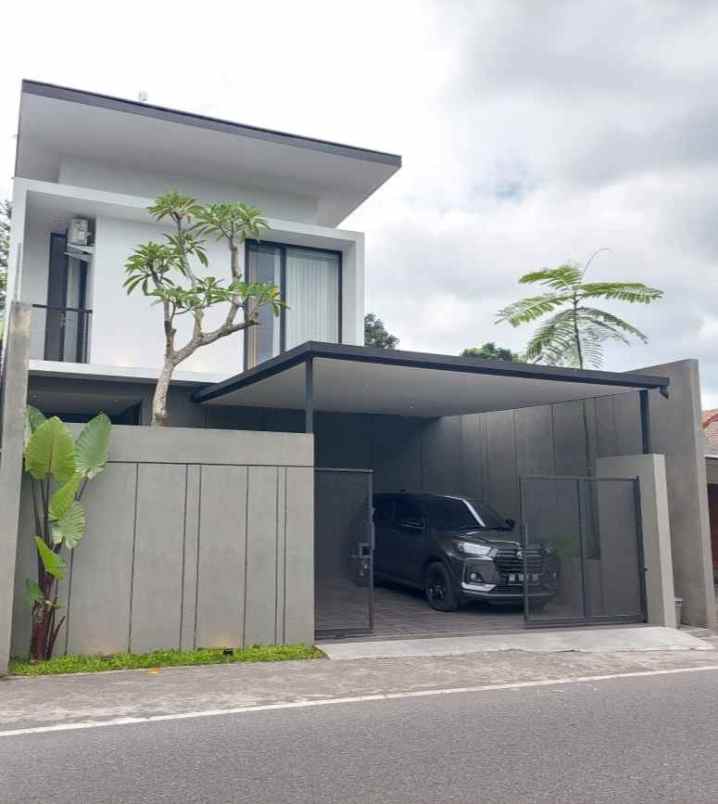 rumah mewah dijual 5 menit dari kampus uii