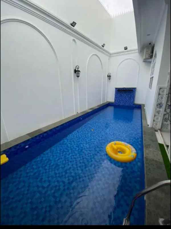 rumah mewah dijual di kebon jeruk swimming pool