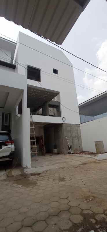 rumah mewah galaxy bekasi akses mobil shm