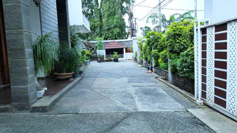 rumah mewah swim pool siap huni jakarta selatan