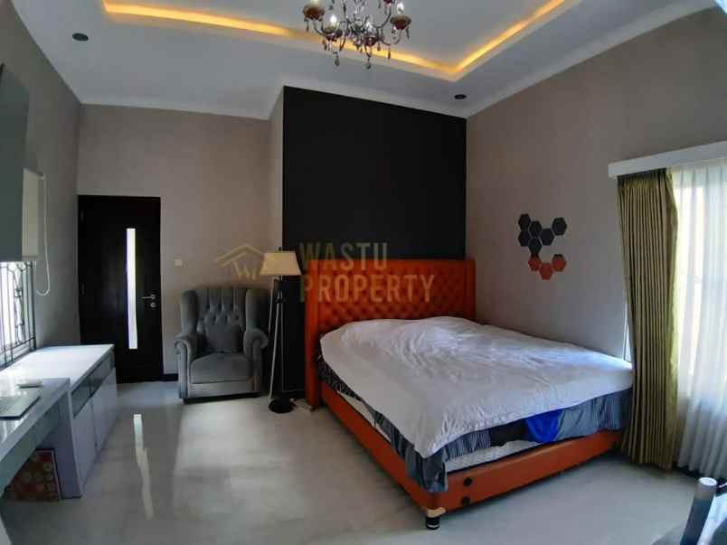 rumah mewah tanah luas harga nego dekat stadion maguwo