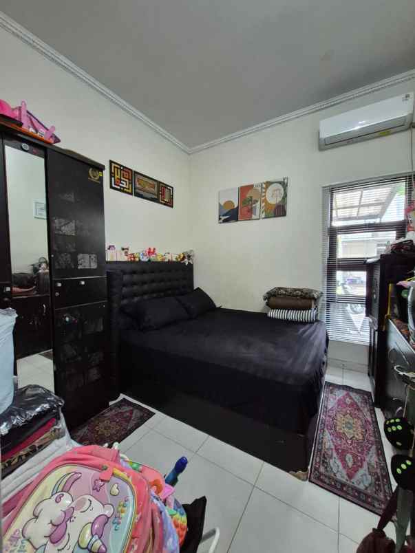 rumah minimalis komplek ciwaruga ada taman belakang