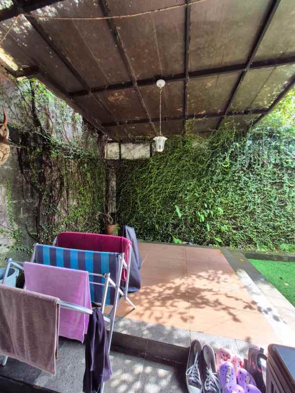 rumah minimalis komplek ciwaruga ada taman belakang