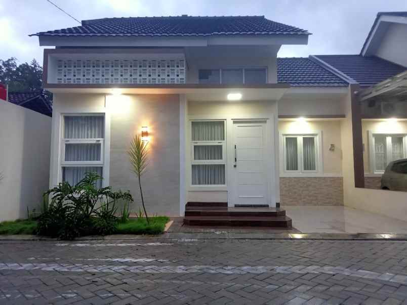 rumah modern full furnish 700 jutaan