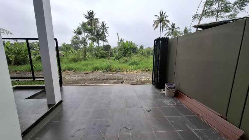 rumah modern minimalis siap huni di jakal km 11