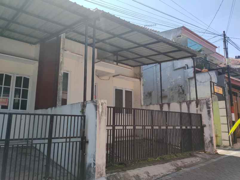 rumah modern minimalis strategis di blimbing malang