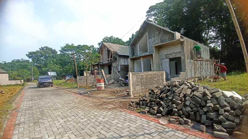 rumah modern scandinavian dekat resto pawon mbah gito