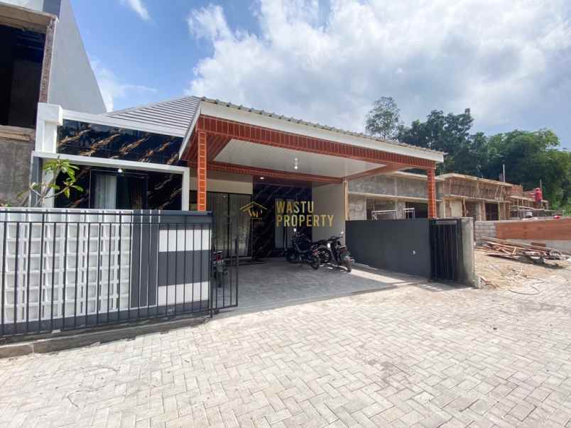rumah modern siap huni semi furnish di dekat uii