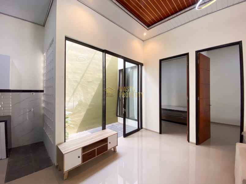 rumah modern siap huni semi furnish di dekat uii