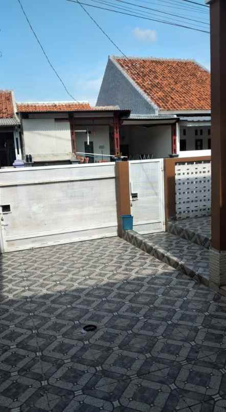 rumah perum siap huni full renov