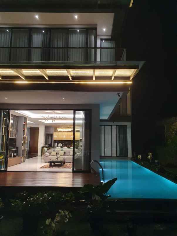 rumah private pool mewah di kawasan elit dago bandung