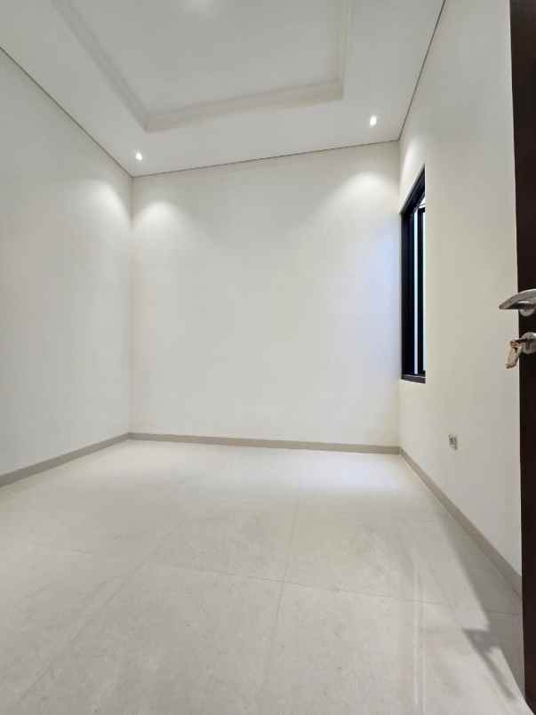 rumah ready stock akses 2 mobil di rawamangun