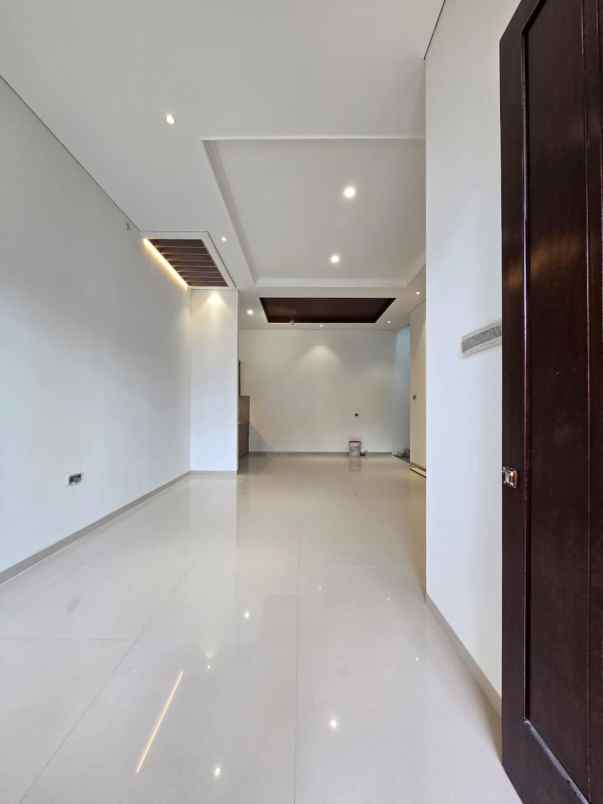 rumah ready stock akses 2 mobil di rawamangun