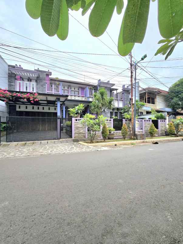 rumah second kokoh terawat di pondok kelapa jaktim